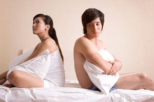 Dở khóc dở cười khi vợ chồng phải... "vạch phấn giữa nhà"