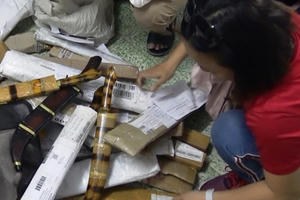 Lợi dụng bưu điện chuyển hàng chục kiện hung khí đến tỉnh Bà Rịa - Vũng Tàu