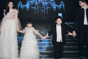 Tuần lễ thời trang trẻ em VN 2017: Tim – Trương Quỳnh Anh dắt tay bé Sushi và bé Bông trình diễn mở màn