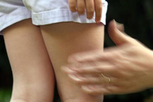 Bắt tạm gia gã đàn ông "biến thái" dâm ô nữ học sinh cấp hai