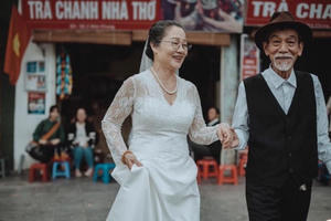 Bộ ảnh đám cưới thời 'Ông bà anh' khiến cộng đồng mạng 'chao đảo'