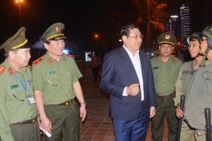 "Xã hội đen tới nhà đe dọa dân, chủ tịch phường không biết là tắc trách" "Xã hội đen tới nhà đe dọa dân, chủ tịch phường không biết là tắc trách"