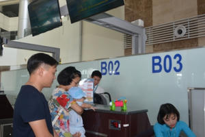 Lần đầu tiên tại Việt nam mở quầy làm thủ tục hàng không cho gia đình có người cao tuổi và trẻ nhỏ