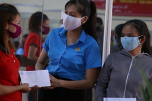 Công đoàn hỗ trợ người lao động bị ảnh hưởng bởi Covid-19