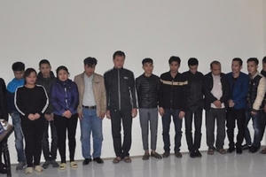 Vĩnh Phúc: Phá cửa 5 lớp bảo vệ, bắt 18 đối tượng đang “say máu” bên chiếu bạc