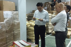 Liên tiếp bắt giữ thực phẩm “bẩn”: Nỗi lo về an toàn thực phẩm cuối năm