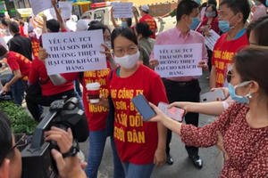 TP HCM: Hàng chục khách hàng mua đất của Tổng công ty Thái Sơn căng băng rôn kêu cứu