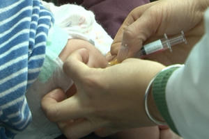 Hà Nội: Sau hơn 1 tiếng, 5.500 liều vacxin Pentaxim được đăng kí hết