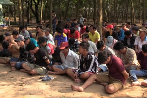 Bình Dương: Bắt quả tang 75 đối tượng đang sát phạt trên chiếu bạc