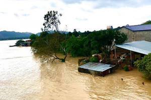 Đắk Lắk: Nhiều ngày mưa nước lũ tràn về gây ra ngập nặng