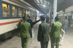 Giải cứu thiếu nữ 16 tuổi một mình đi tàu vào Nam, nghi bị bắt cóc online Giải cứu thiếu nữ 16 tuổi một mình đi tàu vào Nam, nghi bị bắt cóc online