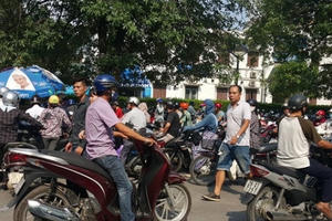 Bệnh viện lớn nhất miền Bắc ngừng trông giữ xe máy cho bệnh nhân Bệnh viện lớn nhất miền Bắc ngừng trông giữ xe máy cho bệnh nhân