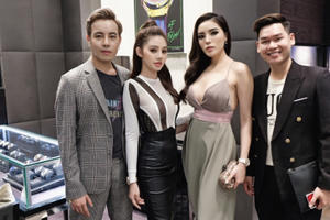 Diện set đồ 700 triệu, Jolie Nguyễn đọ dáng cùng hoa hậu Kỳ Duyên