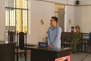 Bị ngăn cản tình yêu, giả làm người giao trà sữa rồi đâm mẹ bạn gái nhiều nhát