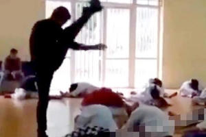 Thầy dạy võ thượng cẳng chân, hạ cẳng tay vào gáy, đầu học sinh khai gì tại cơ quan Công an?