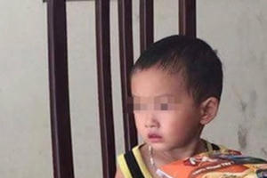 Xót lòng cháu bé 2 tuổi bị bỏ rơi cùng bức thư tuyệt vọng của người mẹ!