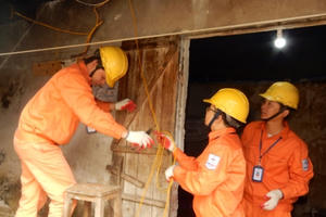 EVNHANOI: Phát triển bền vững luôn gắn với trách nhiệm trước cộng đồng xã hội EVNHANOI: Phát triển bền vững luôn gắn với trách nhiệm trước cộng đồng xã hội