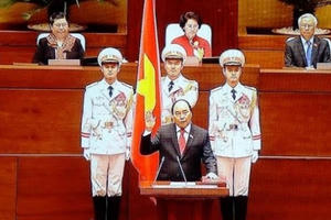 Video: Tân Thủ tướng Nguyễn Xuân Phúc tuyên thệ trước Quốc hội