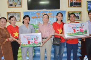 Hà Nội: CLB Thanh thiếu niên Phật tử Quán Sứ tặng quà nhân ngày Quốc tế thiếu nhi