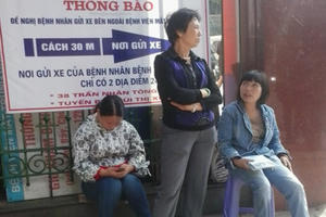 Cò bệnh viện và những cái bẫy trước cổng viện