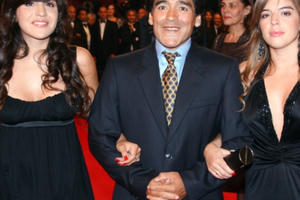 16 người thân tranh giành tài sản thừa kế của Maradona