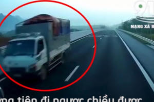Clip: Xe tải ung dung đi ngược chiều trên cao tốc Bắc Giang - Lạng Sơn gây bức xúc