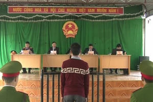 Hà Giang: Xét xử người chồng dùng dao đâm vợ vì ghen tuông
