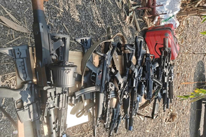 Kịp thời xử lý nhóm thanh niên sử dụng dụng cụ giống súng để chơi “đánh trận giả” tại Long Biên