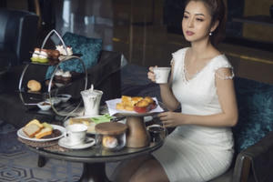 Jennifer Phạm thanh lịch cuốn hút trong BST mới