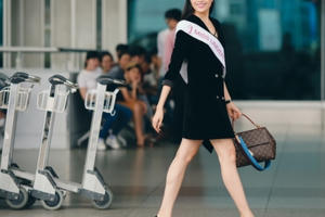 Á hậu Lệ Hằng được CNN phỏng vấn khi vừa đặt chân đến Philippines