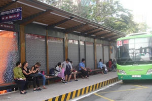 TP HCM: Máy bán nước sẽ là "mắt thần" tại trạm xe buýt?