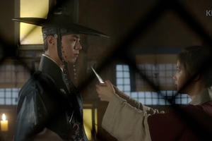 Mây họa ánh trăng tập 15: Ra On đau khổ khi Lee Young tự tay cắt đứt vòng đính ước