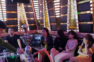 Quảng Ninh: Đột kích quán karaoke, phát hiện hàng chục thanh niên phê ma túy
