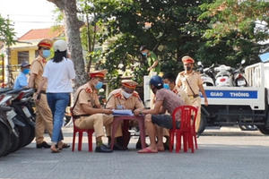 CSGT “mạnh tay”, người dân đổ xô đi mua bảo hiểm xe máy