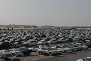 Clip: Cận cảnh "nghĩa địa" của hàng nghìn siêu xe phủ bụi tại Dubai
