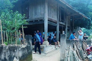 Thanh Hóa: Hàng xóm bàng hoàng khi chồng đưa xác vợ từ rẫy về với vết đạn xuyên vai