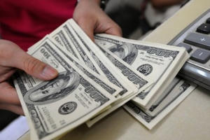 Nợ công: Gắng sức trả tiền vay, còn đâu cho đầu tư phát triển