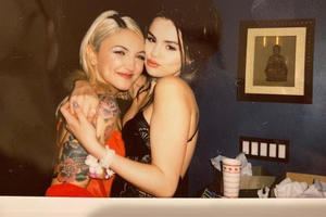 Selena Gomez đang hẹn hò đồng giới với nữ ca sĩ Julia Michaels?