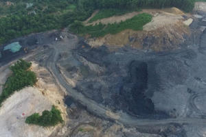 Quảng Ninh: Lợi dụng khai thác đất, ngang nhiên đục khoét "vàng đen"