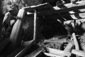 Ngược ngàn Quan Hóa, rùng mình trước những quan tài trên vách núi