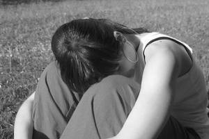 Vòng xoáy tiền bạc, thiếu nữ “gợi tình” tham quan