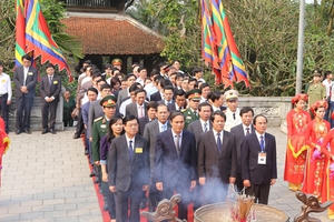 Sau 2 ngày khai hội: Đền Hùng đón hơn một triệu người hành hương