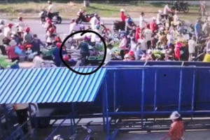 Bình Dương: Nữ công nhân trình báo bị trộm rạch túi lấy đi 5 cây vàng