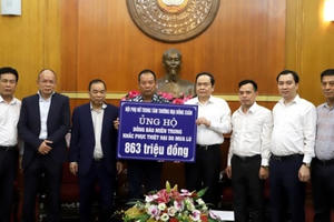 Mặt trận phân bổ 325 tỷ đồng đến bà con vùng lũ