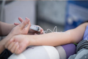 TP HCM: Người phụ nữ 34 tuổi tử vong sau khi "truyền trắng da" tại nhà