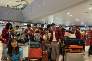 Những chàng trai và cô gái vàng về nước trên "siêu máy bay" Những chàng trai và cô gái vàng về nước trên "siêu máy bay"