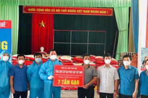 Nối tiếp hành trình "Kết nối yêu thương" của Báo PLVN đến với người dân ở tâm dịch 2 tỉnh Bắc Ninh - Bắc Giang