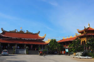 Đến Hải Tiến lễ chùa Hồi Long