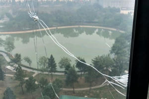 Tòa nhà NO1-T8 khu Đoàn Ngoại giao: Một số căn hộ phát hiện kính nứt chưa rõ nguyên nhân Tòa nhà NO1-T8 khu Đoàn Ngoại giao: Một số căn hộ phát hiện kính nứt chưa rõ nguyên nhân