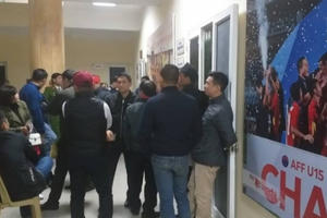 VFF đang làm "xiếc" bán vé, tình yêu bóng đá của người hâm mộ bị "trục lợi" không thương tiếc?